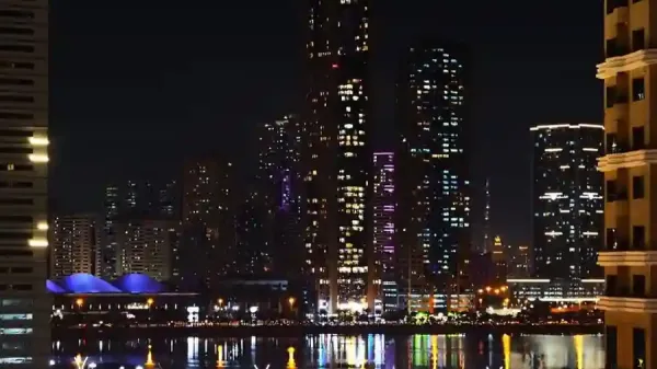 고층 빌딩이 늘어선 도시의 야경